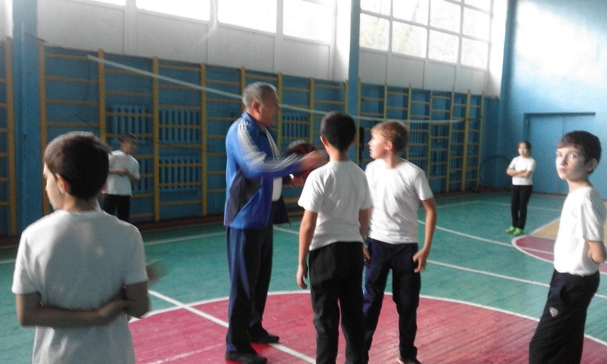 Соревнования по баскетболу между учащимися 6-7 классов