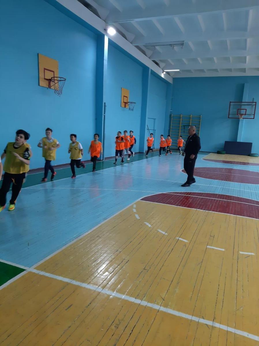 Прошли соревнования по мини-футболу среди сборных команд 4-х и 5-х классов.