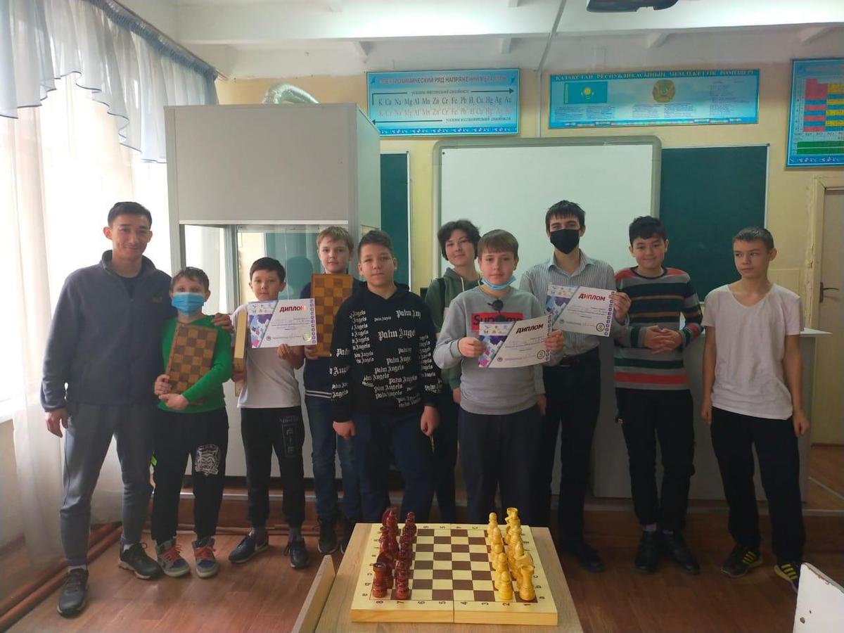 Прошел  школьный турнир по шахматам, среди 5,6,7,8 и 9 классы включительно.