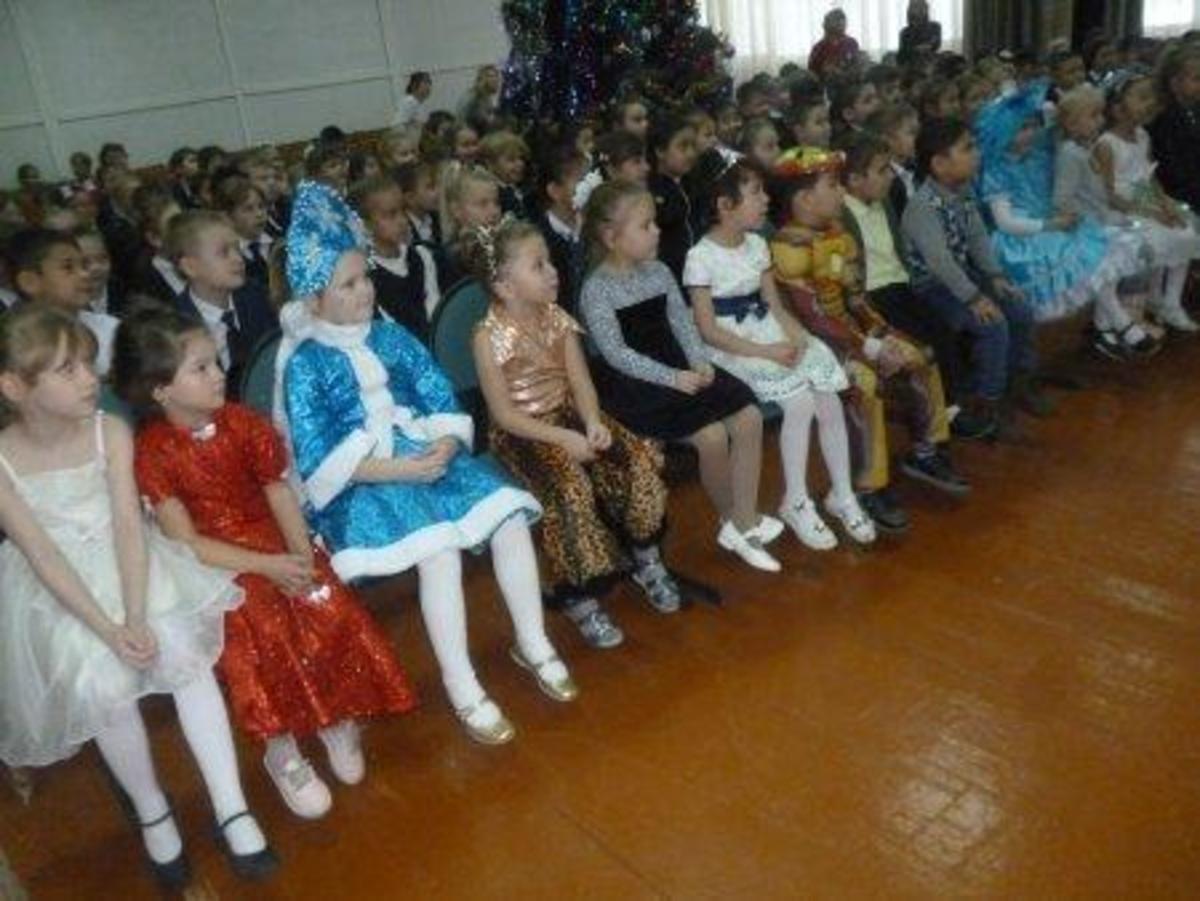 Новогодняя сказка «Новогодние приключения у спящей елки»