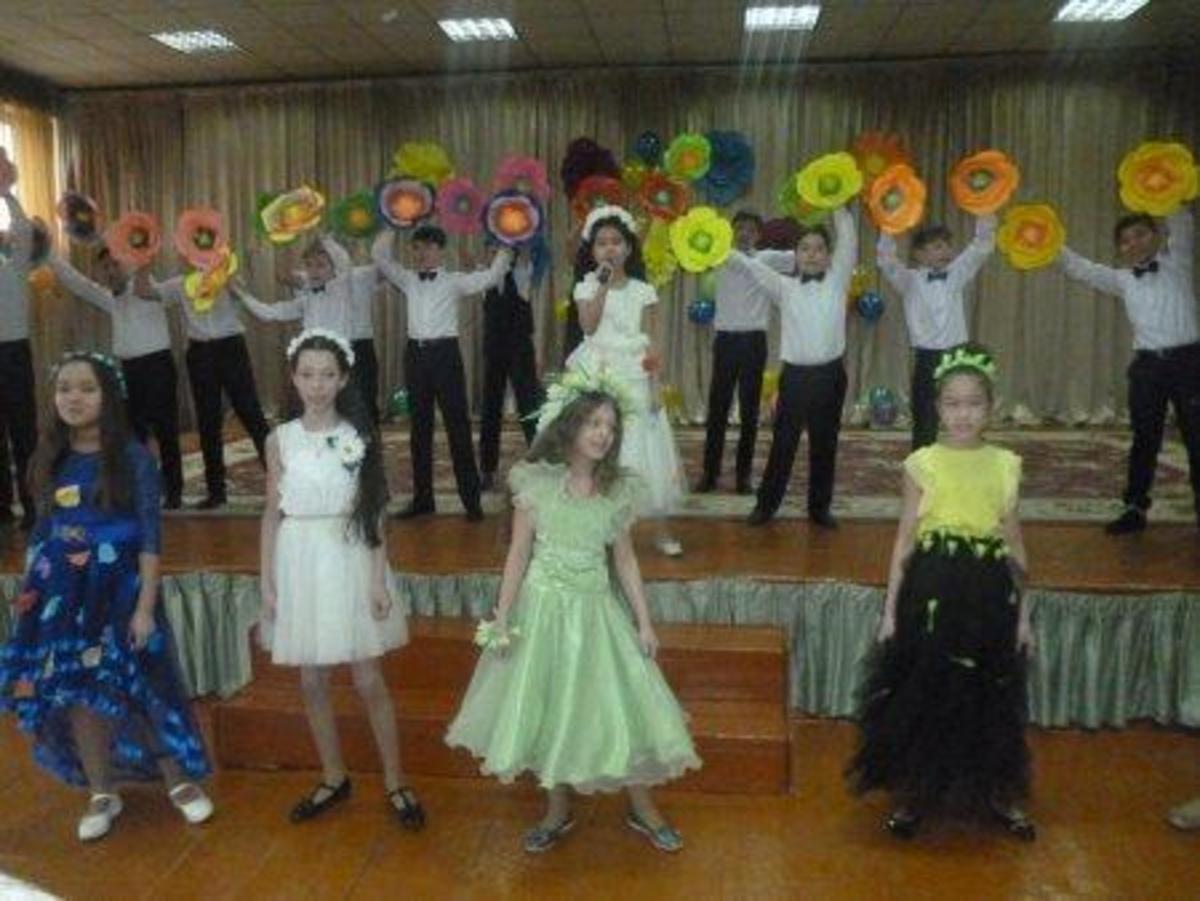 Конкурсная программа «Весна и цветы собирают друзей», посвященная празднику 8 марта