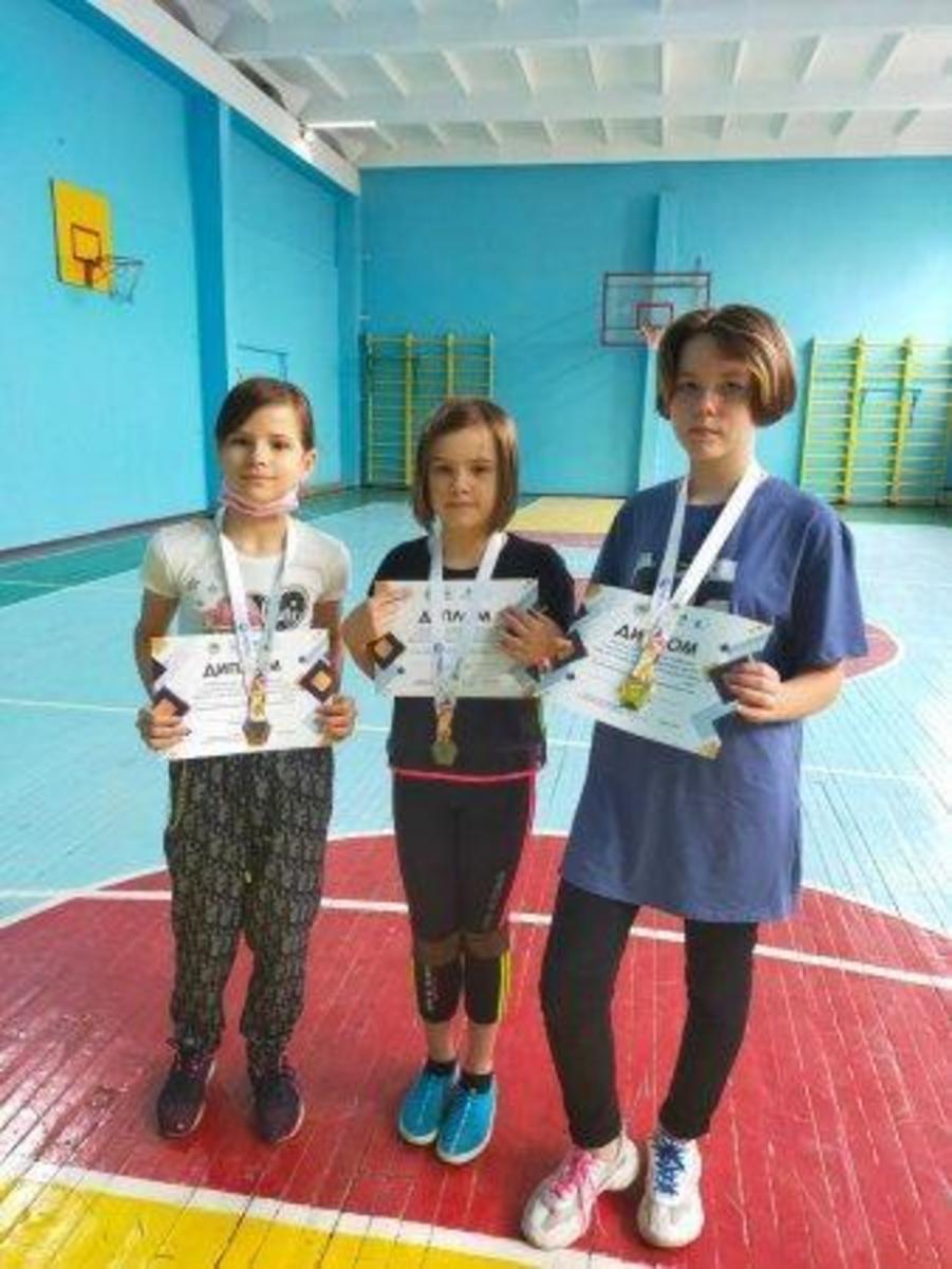 Приняли активное участие в спортивных соревнованиях ,, Прыгай выше головы"