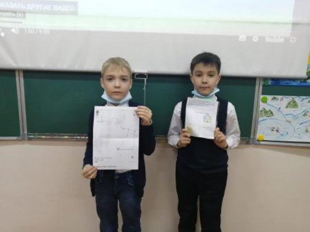 На уроке познания мира составляли свой  маршрут от дома к школе,, Безопасная дорога".