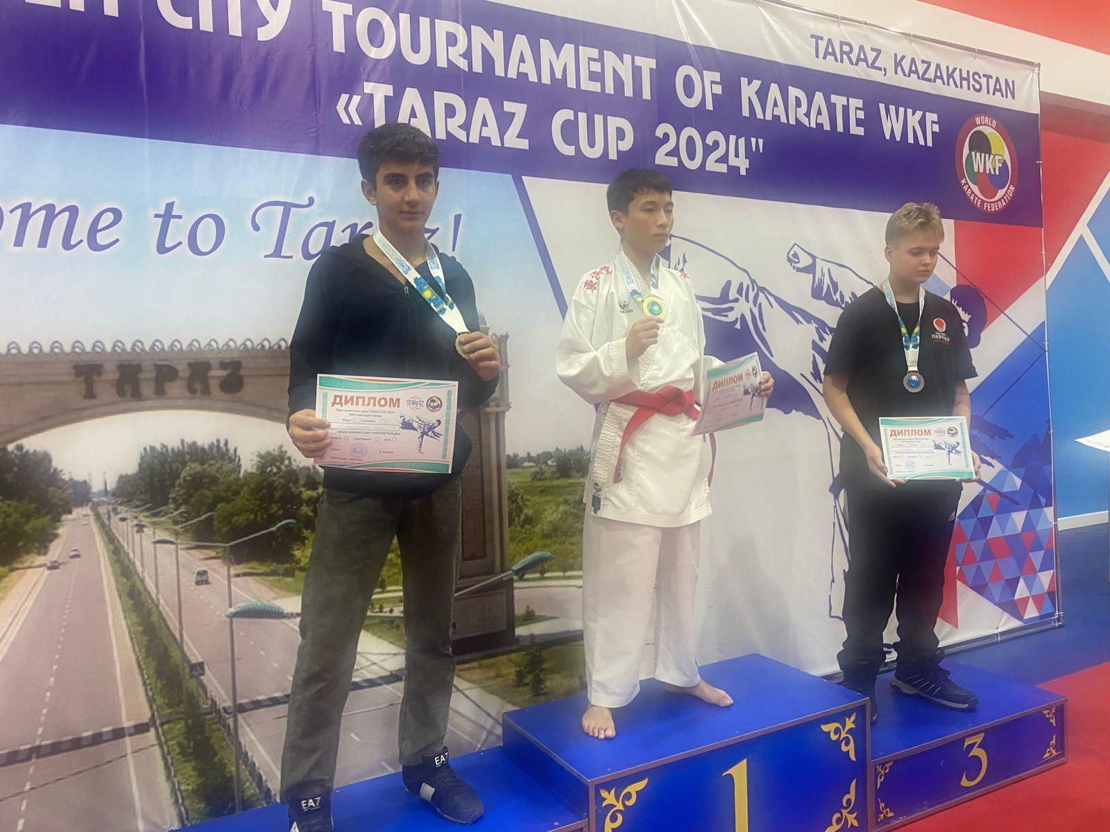 Каратэден жарыс. Соревнования по каратэ.