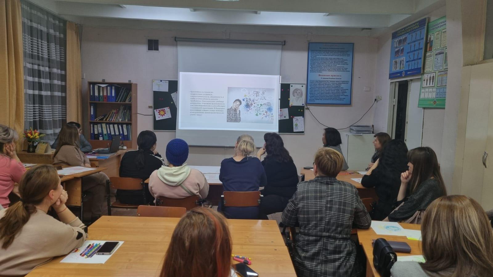 Ата-аналарға  педагогикалық қолдау көрсету орталығы. Центр педагогической поддержки родителей.