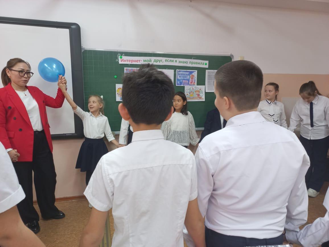 Ата-аналарға  педагогикалық қолдау көрсету орталығы.  Центр педагогической поддержки родителей.