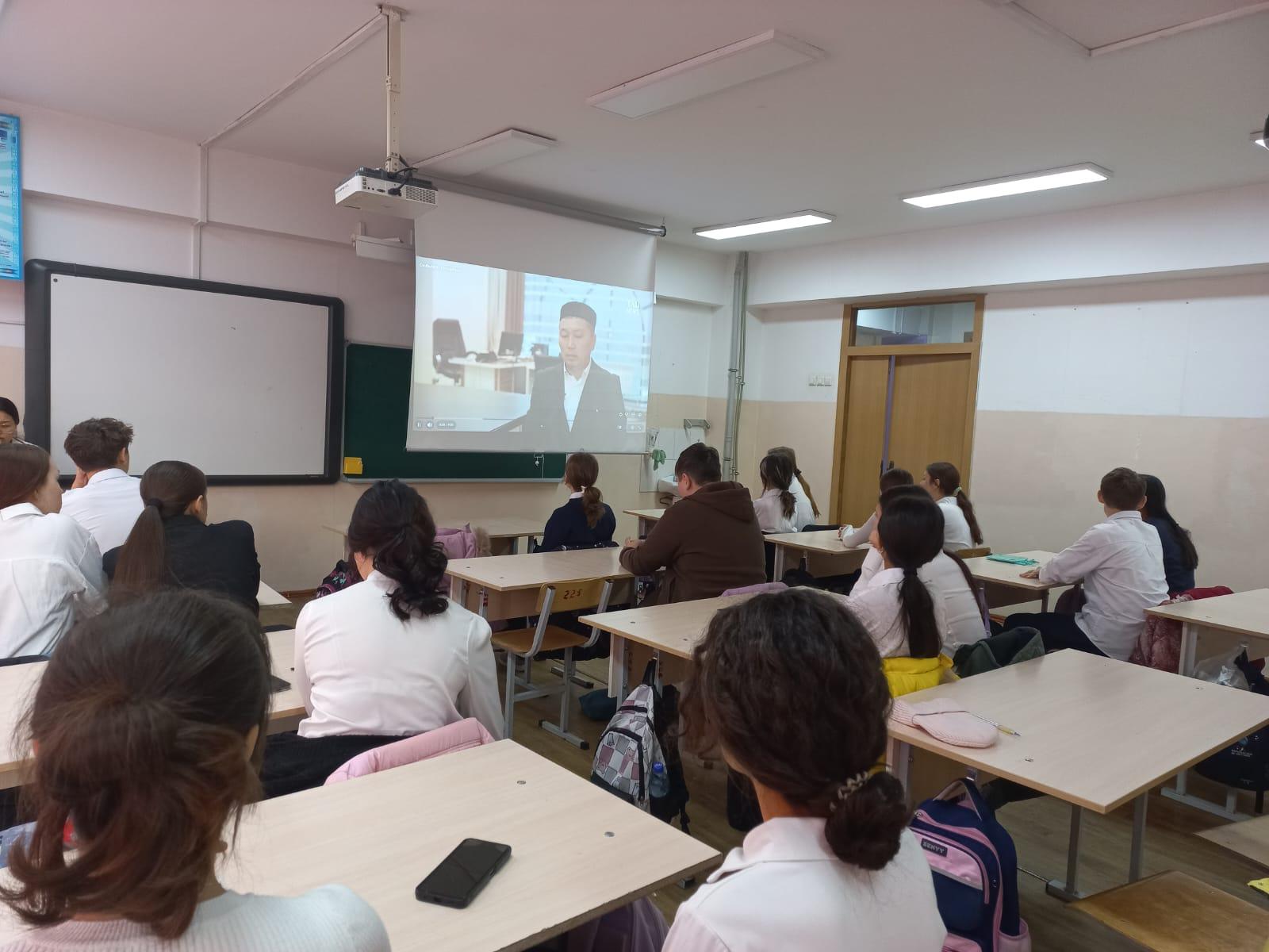 Бейнелерді қарау. Просмотр видеороликов.