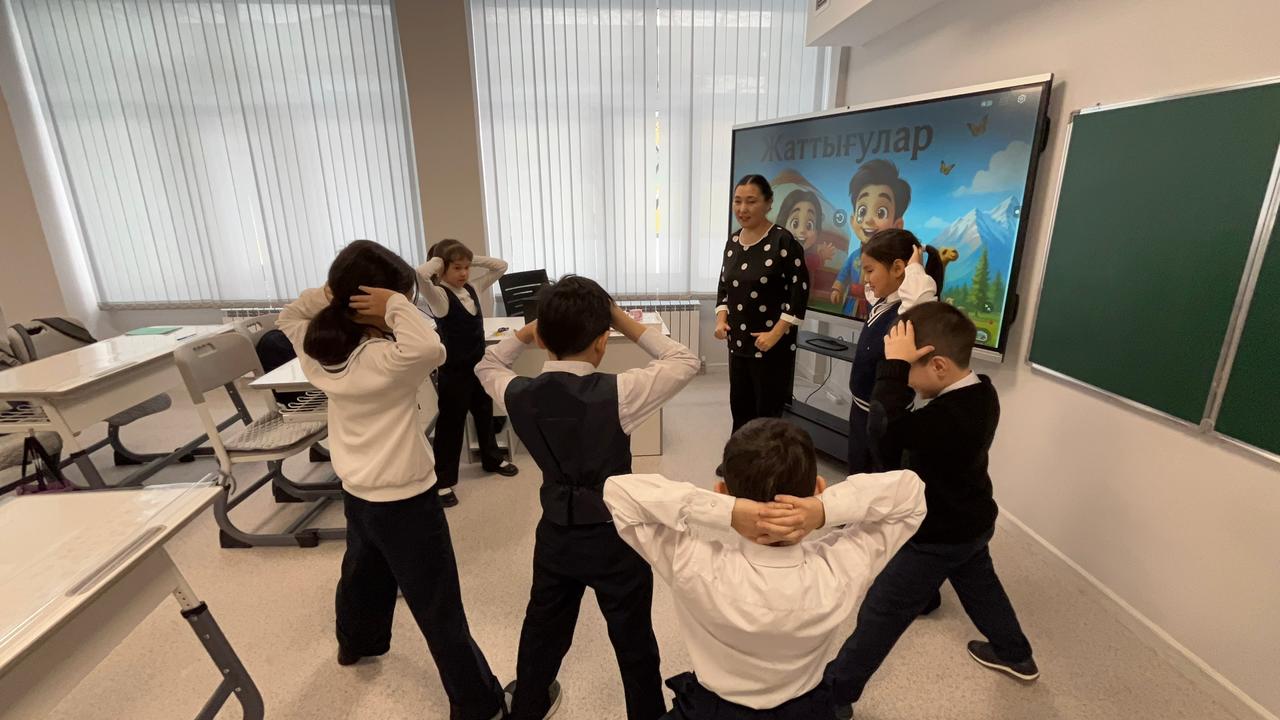 Физикалық жаттығулар. Физическая зарядка.