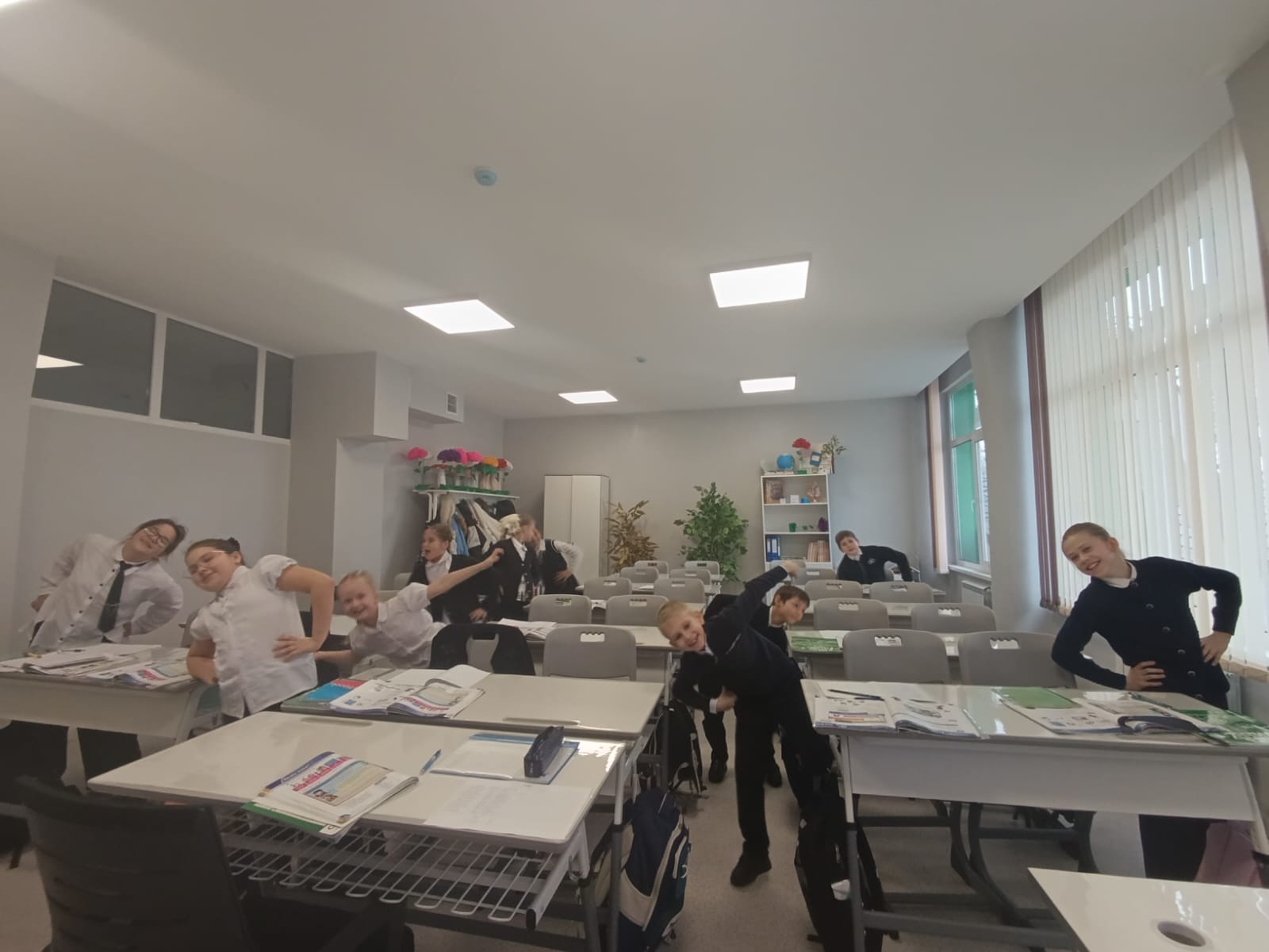 Физикалық жаттығулар. Физическая зарядка.