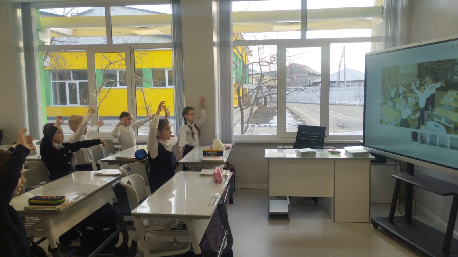 Физикалық жаттығулар. Физическая зарядка.